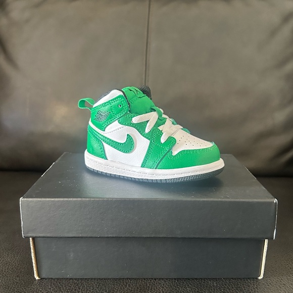Toddler Jordan 1s size 5c - Picture 2 of 2